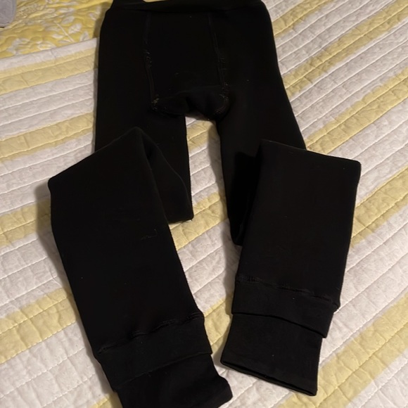 NO LONGER AVAILABLE Great pair of leggings. Heavy thick super warm. . - Picture 5 of 5